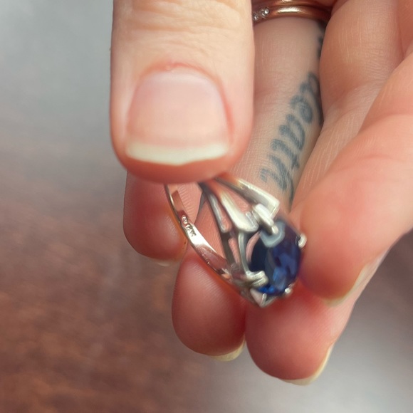 Vintage Oval Cut Blue Gemstone 14 Karat White Gold Ring - Picture 6 of 6